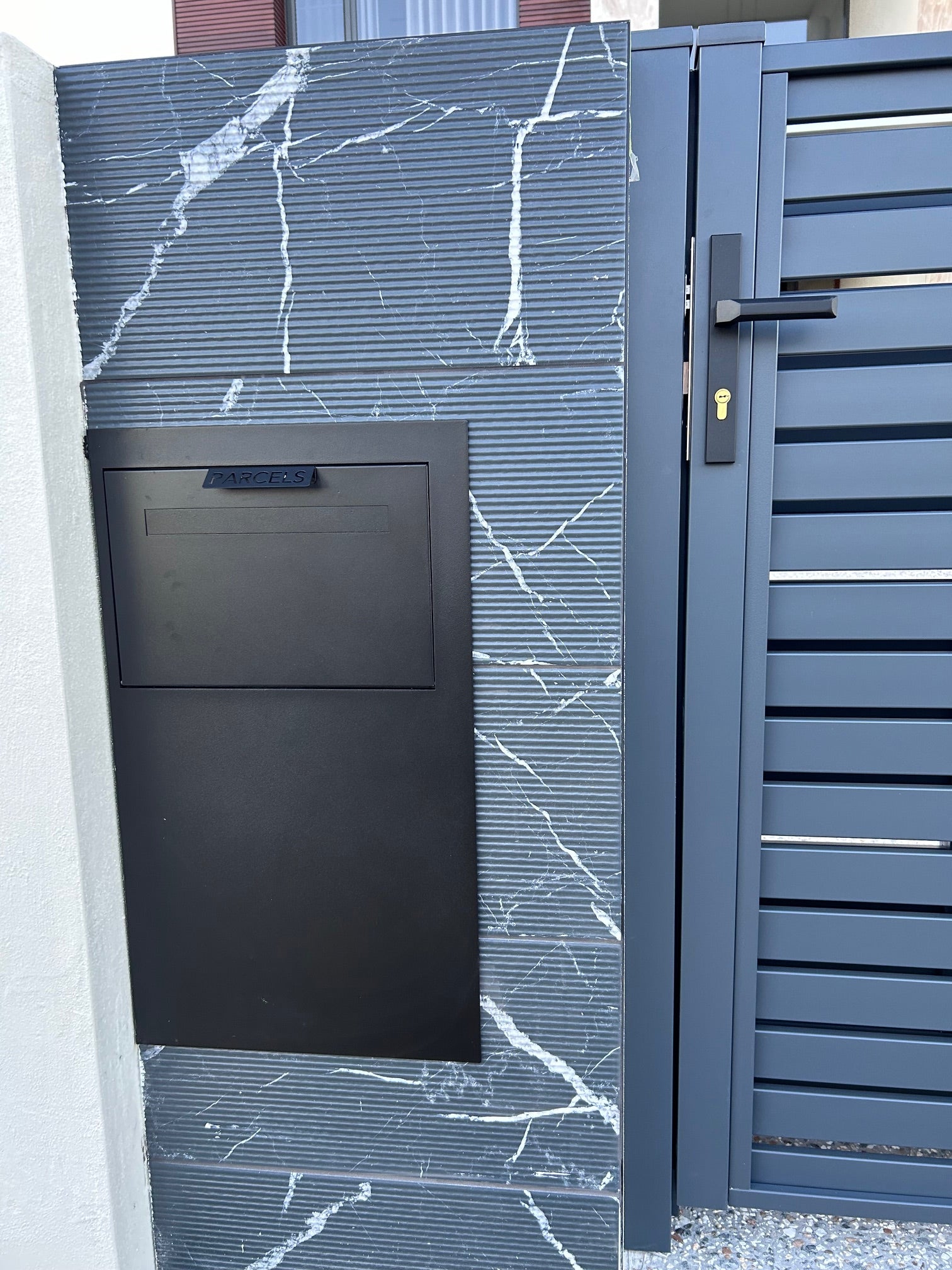 Apex Fence/Brick Parcel Letterbox – Dagood Letterboxes
