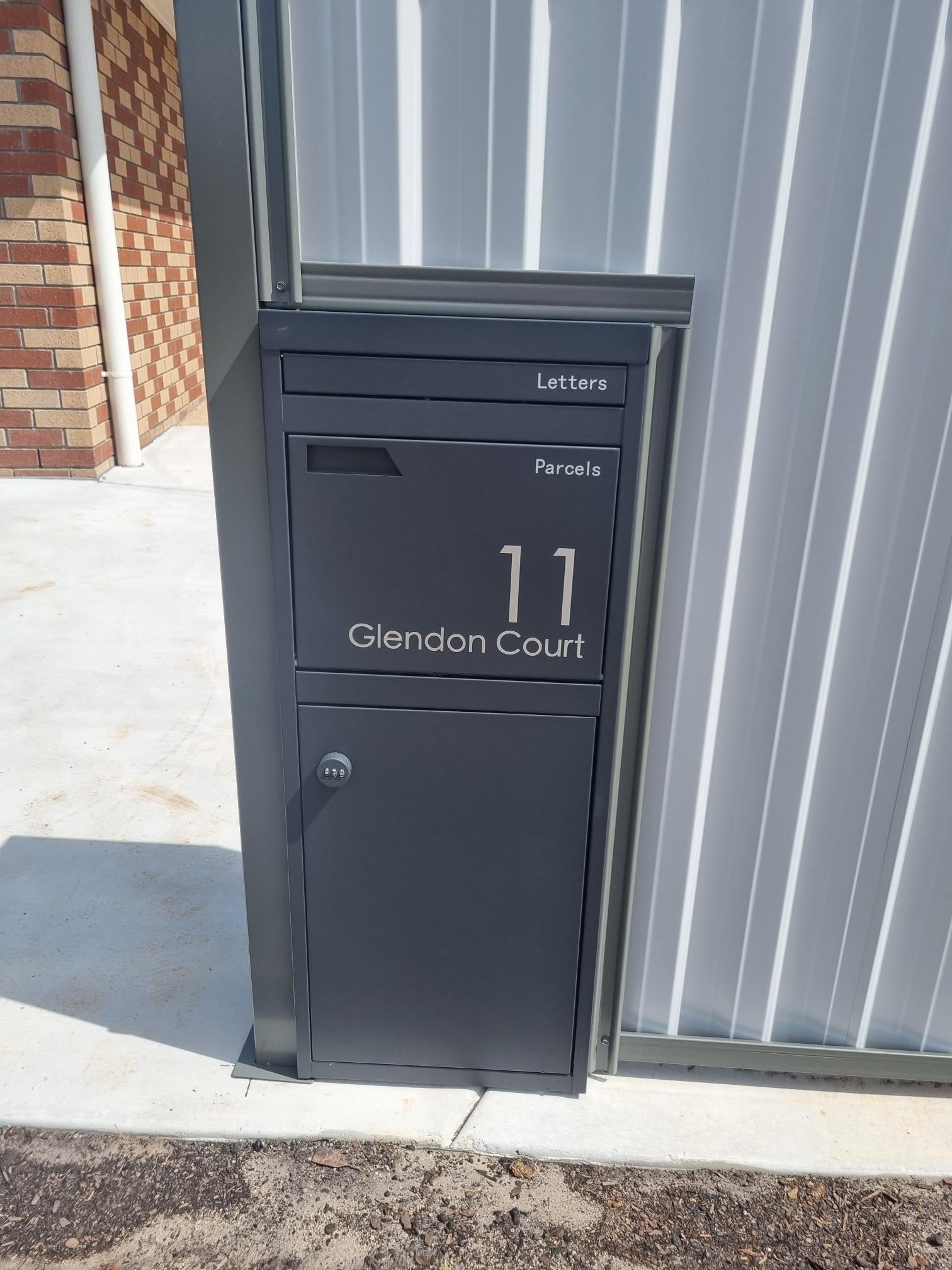 Parker Parcel Letterbox (Charcoal) – Dagood Letterboxes